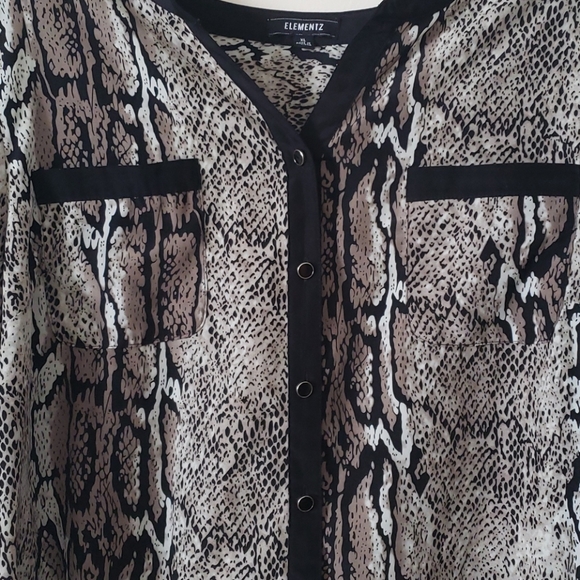 Reptile Print Blouse - Picture 3 of 6
